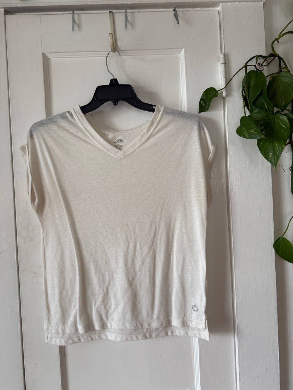 Pro Player Cream V-Neck Shirt with Printed Logo